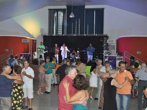 Baile Tropical foi destaque na noite do último dia 22 no Renascer