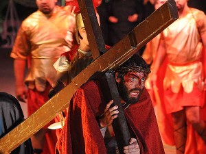 Enio Scallet comoveu o público ao interpretar novamente o papel de Jesus