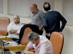 Márcio Conrado (à esquerda) é o autor do projeto aprovado pela Câmara