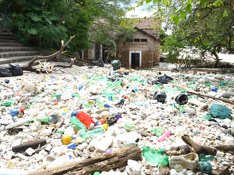 Leia mais sobre o artigo 8 toneladas de lixo já foram recolhidas em pontos de alagamento do Tietê