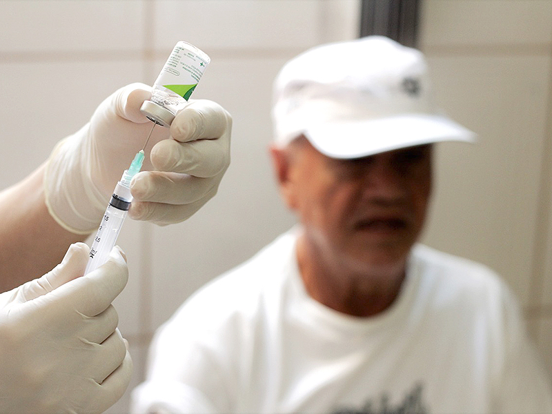 Leia mais sobre o artigo Estado envia vacinas para Salto retomar imunização de idosos e profissionais da Saúde
