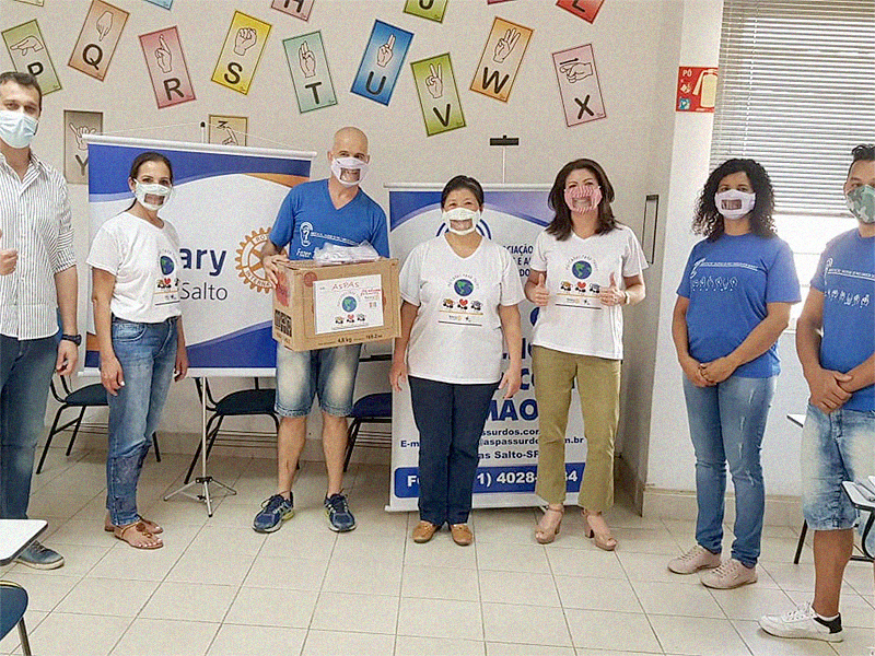 Leia mais sobre o artigo Rotary Club de Salto doa máscaras transparentes para público da Aspas