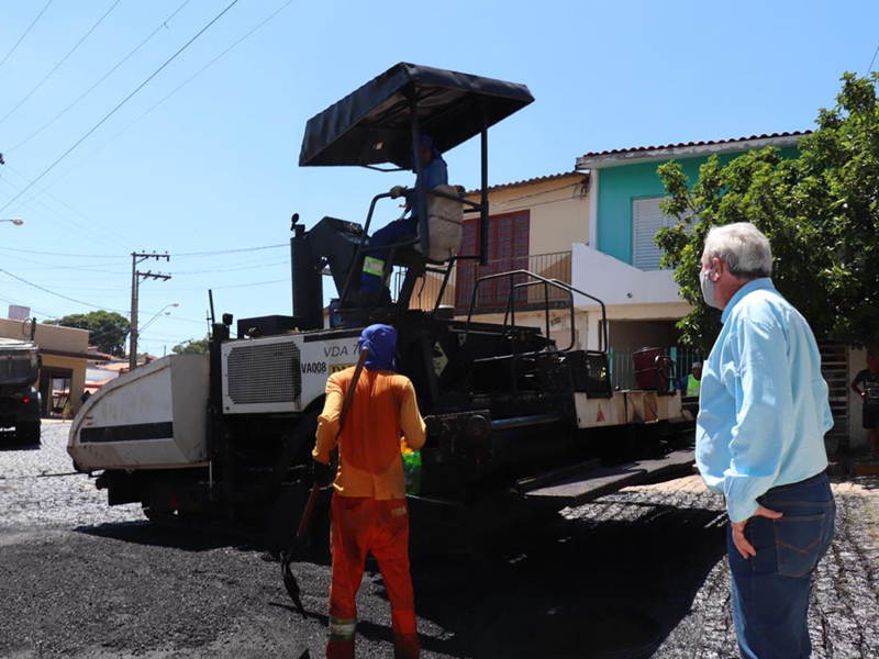 Leia mais sobre o artigo Geraldo Garcia realiza vistoria nas obras de pavimentação