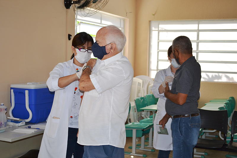Leia mais sobre o artigo Vacinação para idosos é iniciada em Salto