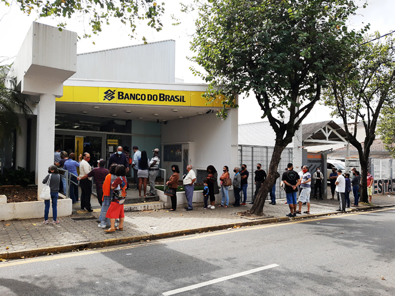 Leia mais sobre o artigo Vereador Edival pede ao município que avalie filas diárias em agência do Banco do Brasil