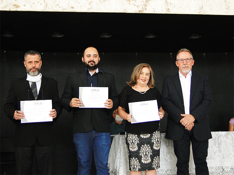 3 novos membros da ASLe com o presidente João Carlos Milioni (à direita)