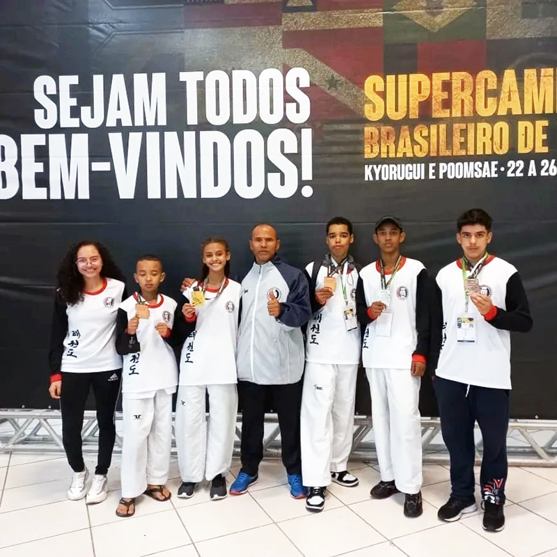 Read more about the article Equipe do mestre Antonio Marcos trouxe 8 medalhas do Brasileiro de Taekwondo em Santa Catarina