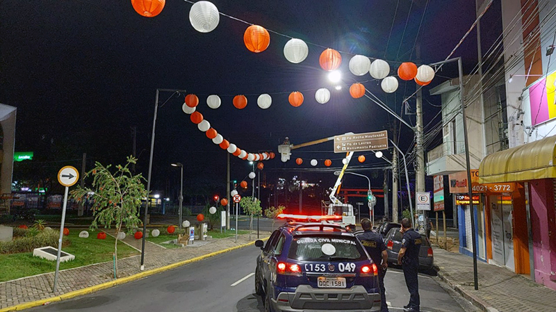 Leia mais sobre o artigo Decoração para 13ª Festa Nipo-Brasileira já está sendo instalada