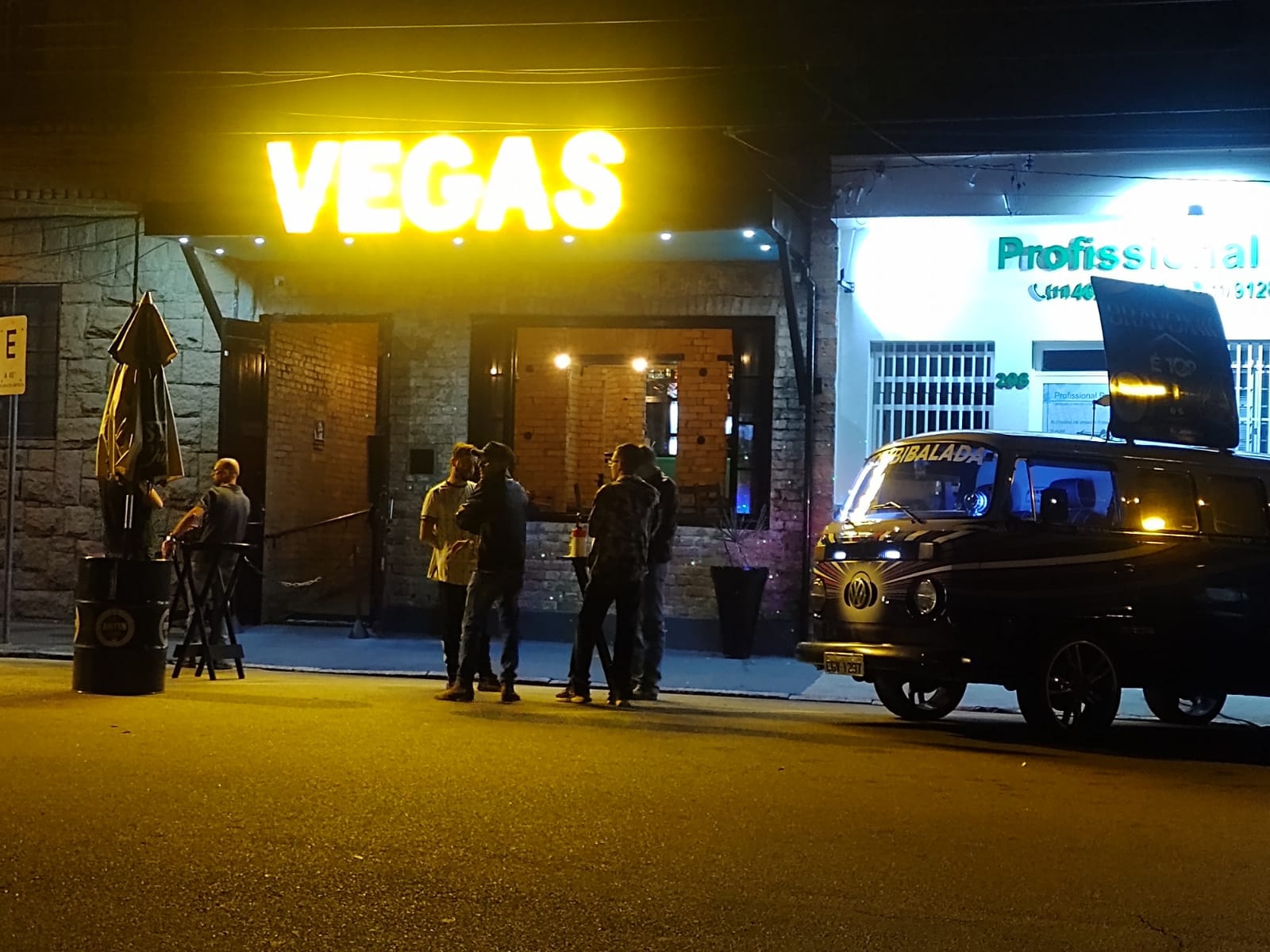Leia mais sobre o artigo Inaugurado o Vegas Bar e Restaurante, espaço para você fugir do normal!