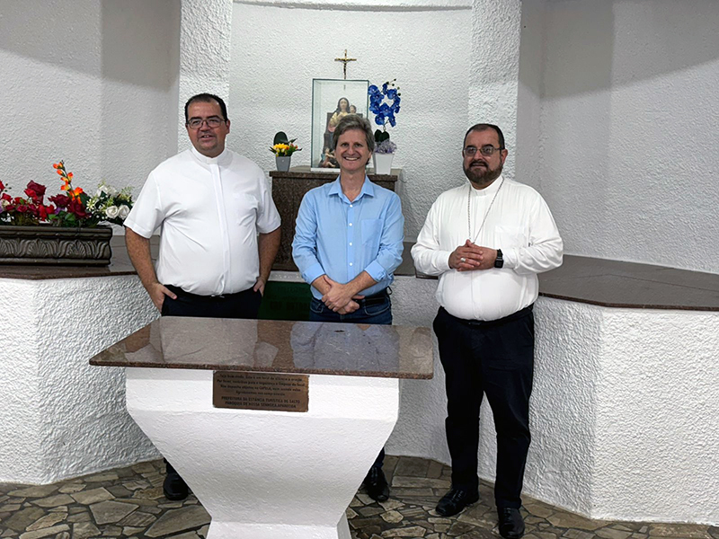 Prefeito Laerte acompanha bispo e padre em visita ao Monumento da Padroeira