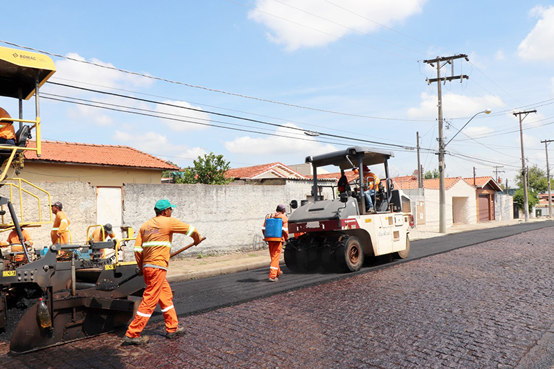 Leia mais sobre o artigo Ruas do Jardim Marília estão sendo pavimentadas pela Prefeitura